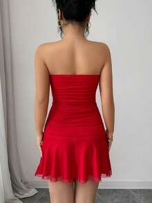 SHEIN Raffinéa Valentine's Day New Mesh High Elasticity Knit Patchwork 3D Floral Solid Color Fitted Bustier Double Layer Design Hand-Studded Flower Ruffle Waist Backless Bodycon Mini Dress, Romantic Spring/Summer Party, Holiday, Date Night, Valentine's Day, Elegant Sexy Y2KWomen's Sexy Red Strapless Bodycon Mini Dress With Ruffle Hem And Mesh Details - Red - View 2