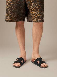 SHUZIA Dép lê nam cao cấp màu đen bằng da giả cao cấp, thiết kế hình sư tử bằng kim loại, đế mềm mại, kiểu dáng cá tính và thoải mái. - màu đen - Xem 3