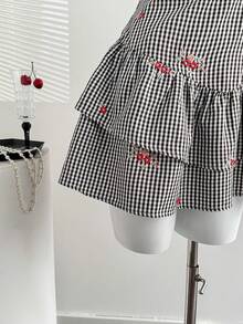 Sweetra Đầm ngắn nữ kiểu dáng mới, lãng mạn, dễ thương, thoải mái, phù hợp cho kỳ nghỉ, đi làm, cổ tròn, không tay, eo xếp ly, vạt hai tầng, chất liệu vải kẻ caro thêu, thích hợp cho mùa xuân, hè, thu. - Đen và trắng - Xem 6