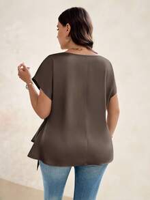 SHEIN Clasi 大码纯色圆领垂褶扭结优雅短袖衬衫 - 摩卡棕 - 查看 2