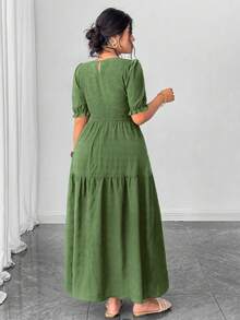 Elenzga 大码优雅休闲纯色泡泡袖褶皱荷叶边连衣裙，适合日常通勤、办公、外出就餐、浪漫约会和度假。春夏新款纯色连衣裙，绿色优雅连衣裙，女士褶皱连衣裙，多层长款连衣裙，泡泡袖连衣裙，灯笼袖连衣裙，泡泡袖连衣裙，绿色长款连衣裙，休闲长款连衣裙，绿色连衣裙，女士夏季连衣裙，女士连衣裙，优雅女士休闲连衣裙，女士经典连衣裙 - 綠色 - 查看 2