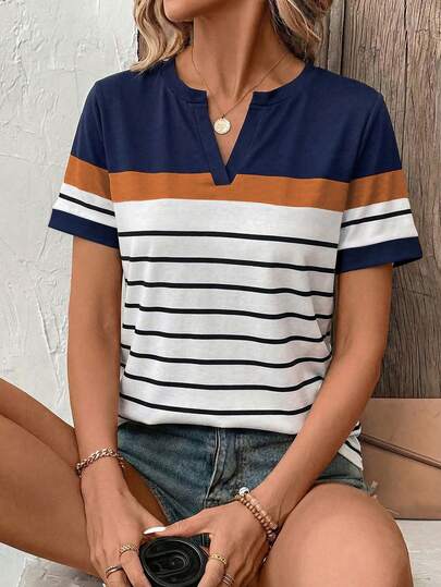 Nueva camiseta casual de moda con cuello en V, manga corta y estampado de rayas