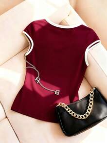 Resyla Fashionable Minimalist Square Neck Women's T-Shirt, Gift For Friends - Burgundy - View 2