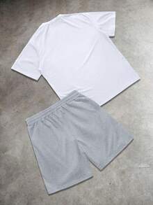 Manfinity EMRG Bộ đồ nam gồm áo thun ngắn tay cổ tròn phối viền tương phản và quần short cạp chun, bộ đồ thường ngày 2 mảnh, bộ đồ nam màu xám trắng, bộ đồ nam quần short trắng xám, bộ đồ nam 2 mảnh quần short. - Nhiều màu - Xem 2