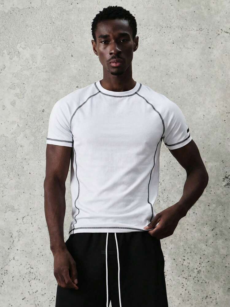 コントラストステッチのクルーネックTシャツ
