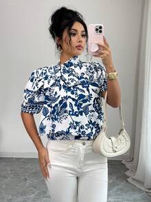 Elenzga 女士优雅时尚通勤休闲舒适迷人复古浪漫假日短袖泡泡袖蝴蝶结领宽松印花衬衫 - 藍白色 - 查看 4