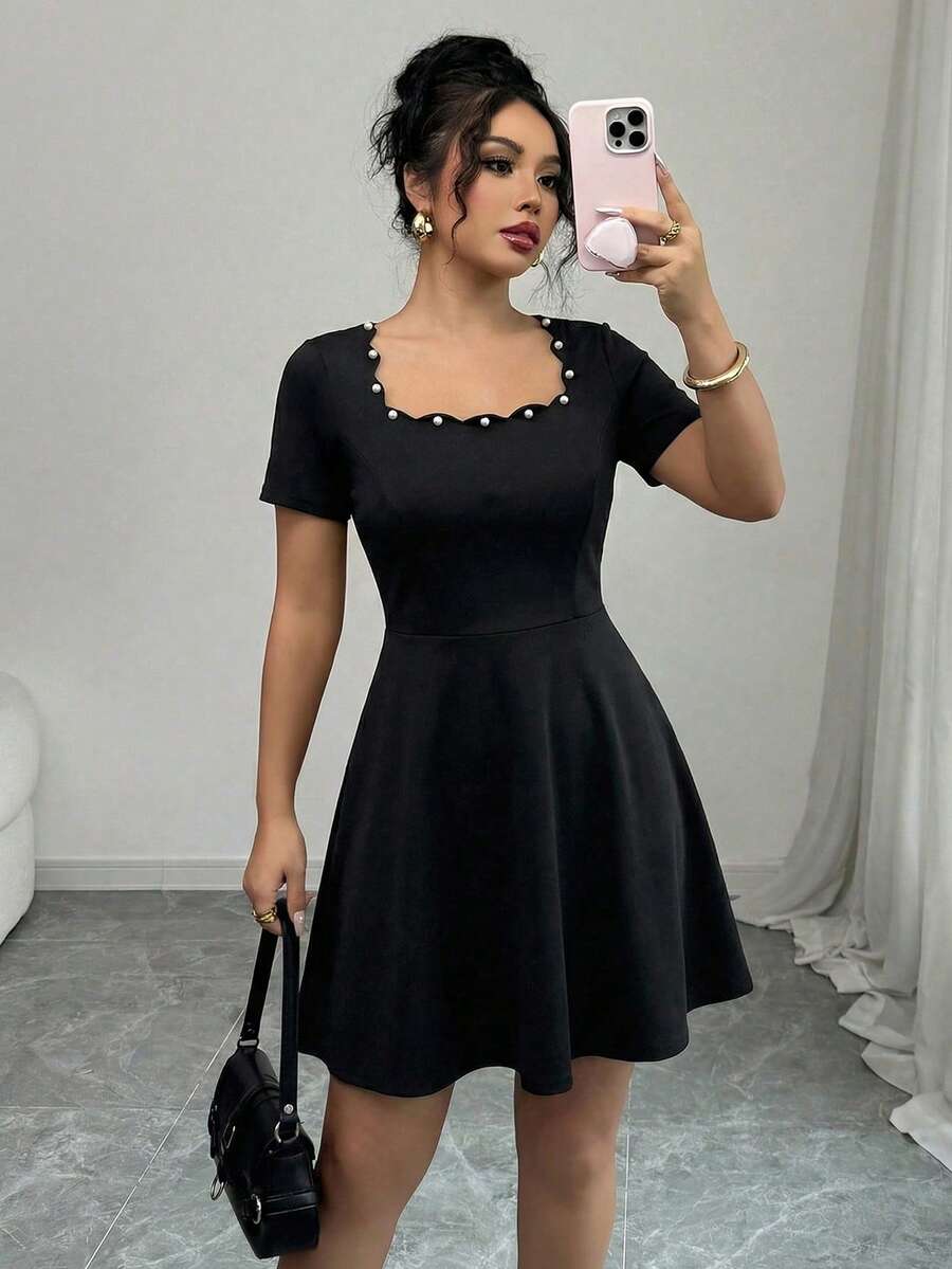 Elenzga 黑色波浪领短袖收腰连衣裙，春夏女装 - 黑色 - 查看 1