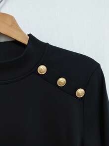 GlowEve Áo thun nữ tay dài cổ tròn màu trơn thanh lịch, điểm nhấn là cúc kim loại trên vai, kiểu dáng dễ phối đồ cho mùa thu/đông. - màu đen - Xem 4