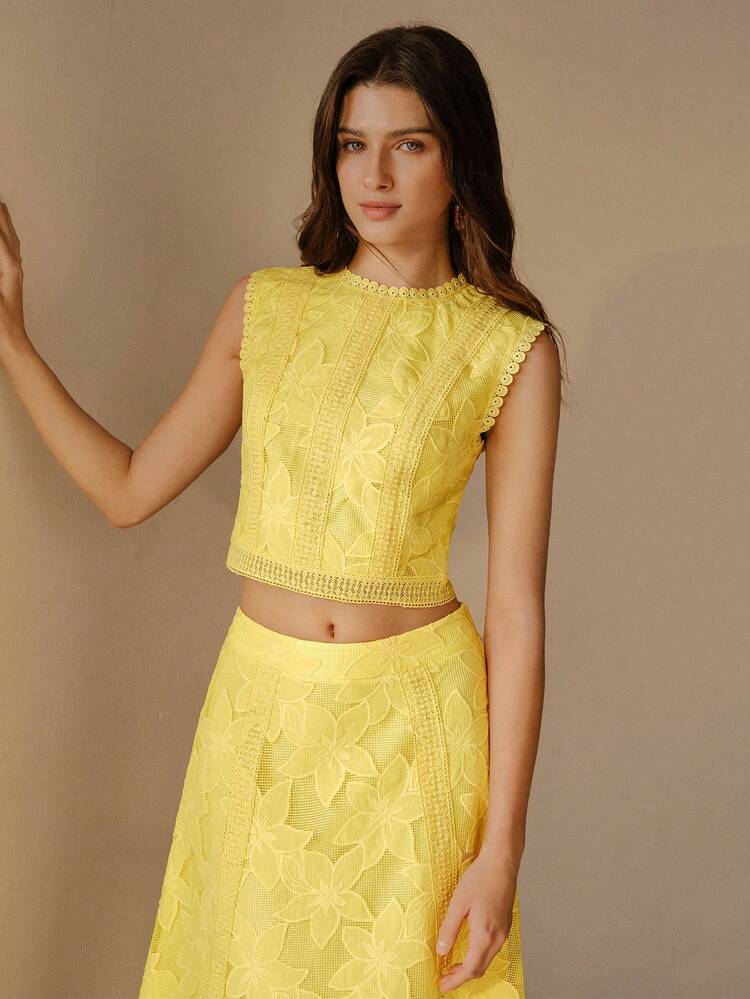SLEEVELESS CROPPED TOP WITH LACE EMBROIDERY, ELEGANT & SLIMMING, SUMMER