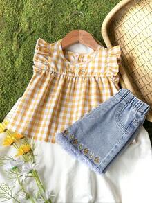 SHEIN Vintaside Kids 女童两件套夏季套装，复古甜美可爱街头休闲乡村风穿搭推荐：黄白格纹泡泡袖上衣，饰有同色系刺绣花朵，搭配浅蓝色毛边牛仔短裤，同样饰有黄色刺绣花朵。和谐的层次感设计散发青春活力，适合日常出行和假日聚会。 - 黃色 - 查看 5