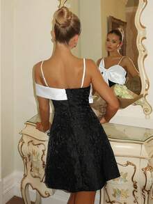 Glamine Charm Vestido de tirantes elegante y romántico para mujer con decoración de moño y color contrastante - Blanco y Negro - Ver 2