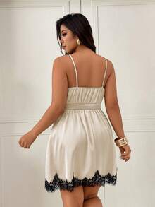 Femmeverse 大码女士性感无袖缎面蕾丝不对称迷你连衣裙 - 彩色 - 查看 2