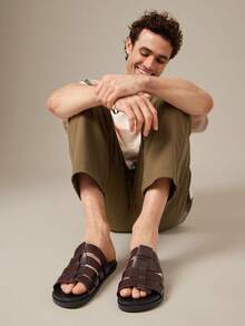 SHUZIA 男士多带渔夫鞋垫高级人造革咖啡色拖鞋——从游艇甲板到城市街区，每一步都充满自信。 - 咖啡棕 - 查看 4