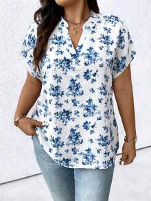 SHEIN LUNE CURVE 大码女式优雅印花V领蝙蝠袖休闲衬衫，适合通勤、休闲和日常百搭穿着 - 藍白色 - 查看 5