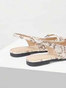 Mnmlis Zapatos planos con hebilla metálica y puntera para mujer - Blanco - Ver 4