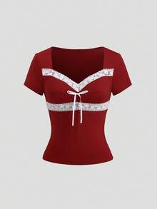 Sweetra 浪漫、性感、可爱、柔美、优雅、时尚、甜美、复古、纯真、约会、休闲、外出、派对、情人节短袖蝴蝶结领撞色白色蕾丝拼接红色女式T恤上衣，春夏秋季 - 紅色 - 查看 1