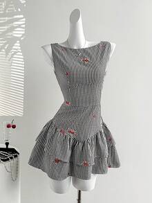 Sweetra Đầm ngắn nữ kiểu dáng mới, lãng mạn, dễ thương, thoải mái, phù hợp cho kỳ nghỉ, đi làm, cổ tròn, không tay, eo xếp ly, vạt hai tầng, chất liệu vải kẻ caro thêu, thích hợp cho mùa xuân, hè, thu. - Đen và trắng - Xem 1
