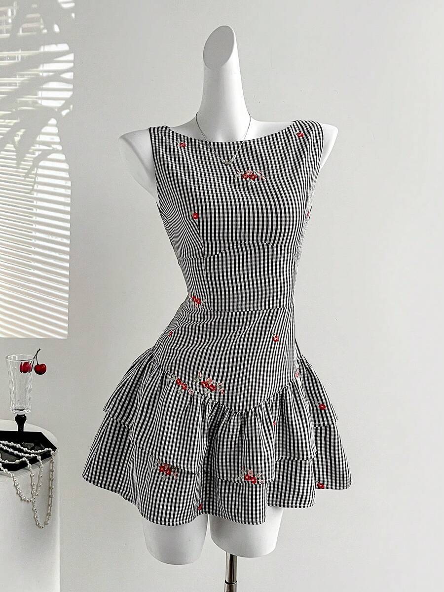 Sweetra Đầm ngắn nữ kiểu dáng mới, lãng mạn, dễ thương, thoải mái, phù hợp cho kỳ nghỉ, đi làm, cổ tròn, không tay, eo xếp ly, vạt hai tầng, chất liệu vải kẻ caro thêu, thích hợp cho mùa xuân, hè, thu. - Đen và trắng - Xem 1