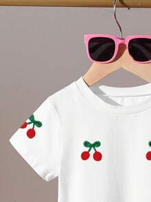 Bộ 2 món cho bé gái, gồm áo thun trắng tay ngắn cổ tròn in hình quả anh đào và quần ống loe đỏ, họa tiết hoạt hình dễ thương, thời trang, phù hợp cho mùa xuân/hè, thoải mái và đa năng. - Nhiều màu - Xem 3