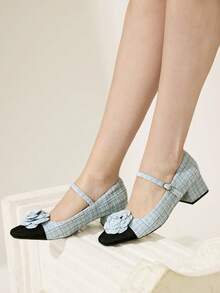 CUCCOO CHICEST 女士优雅高跟鞋，撞色设计，3D立体花卉装饰，格子拼接，搭扣设计 - 淺藍色 - 查看 4