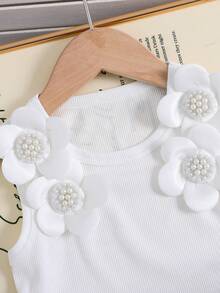 Bộ đồ hai mảnh dành cho bé gái, gồm áo trễ vai dễ thương và đơn giản với họa tiết hoa và chân váy ngắn màu xanh bạc màu in hình trái cây. Hoàn hảo cho mặc hàng ngày và những chuyến đi chơi nghỉ mát. - Nhiều màu - Xem 5