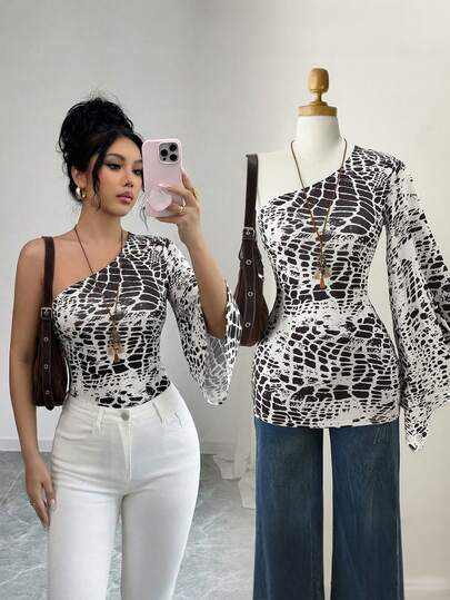 Elenzga 女士黑白花卉数码印花不对称露肩褶皱喇叭袖优雅衬衫，适合生日、约会、派对、情人节、劳动节、复活节、返校、旅行、街头摄影、春夏等场合。