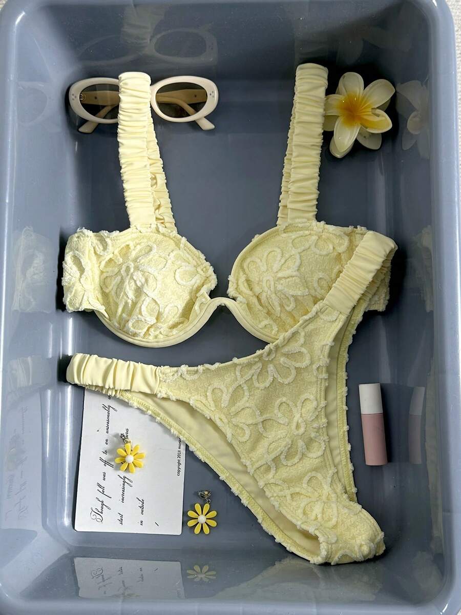 Swim Mod 女士甜美黄色纹理面料吊带性感短裤沙滩比基尼套装，春夏款 - 黃色 - 查看 1