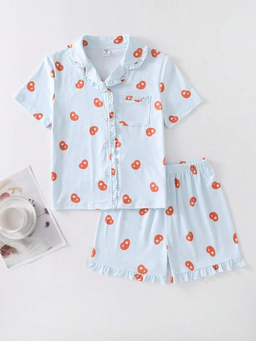 SHEIN GraphicGems Conjunto de pijama con cardigan de cuello con volantes, manga corta y pantalones cortos con diseño de galletas y comida de dibujos animados para niñas, color azul - Azul - Ver 1