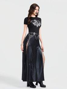Breakform Áo thun nữ tay ngắn ôm sát, cổ tròn, họa tiết rắn cuộn và gai bao quanh hoa hồng theo phong cách Gothic. - màu đen - Xem 4