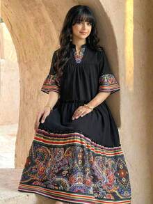 SHEIN Vestido de muñeca con cuello en V y fruncido con parches florales para adolescentes, bata holgada con cuello en V y bloqueo de color, abaya árabe de Oriente Medio, vestido largo para el Día Nacional, adecuado para primavera/verano, vacaciones - Negro - Ver 4
