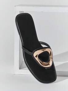 SHUZIA Elegantes sandalias planas de mujer de piel sintética negra con decoración de metal dorado, cómodas y con suela antideslizante, de estilo casual y elegante para uso en primavera, verano, vacaciones y playa - Negro - Ver 4