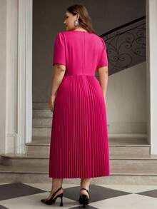 ZEYLAH 大码女式纯色圆领褶皱下摆泡泡袖优雅连衣裙 - 玫紅色 - 查看 3