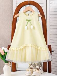 SHEIN Vintaside Kids 3D郁金香花朵装饰女童连衣裙，黄色/柠檬黄拼接网纱荷叶边无袖休闲可爱连衣裙，夏季新品 - 黃色 - 查看 3