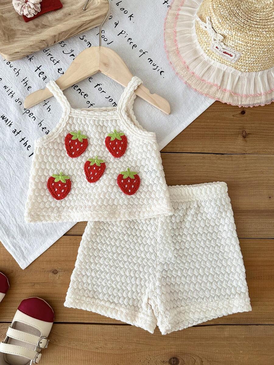 SHEIN Bộ 2 món áo hai dây không tay cho bé gái, quần ngắn, màu trơn, chất liệu vải có họa tiết, họa tiết dâu tây 3D, kết hợp với quần đùi cạp chun, kiểu dáng thường ngày, phù hợp cho kỳ nghỉ, đi biển, thoải mái và mềm mại, phong cách mùa hè mới. - Màu be - Xem 1