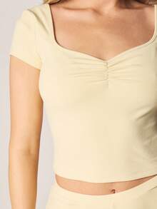 MISSGUIDED Soft Ribbed Knit Short Sleeve Crop Top And Capri Leggings Two Piece Lounge Set With Scoop Neckline - Yellow - View 6