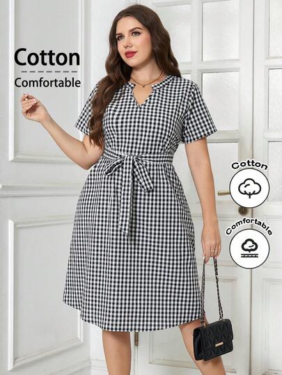SHEIN Clasi Vestido casual de verano de talla grande con cuello con muesca y manga corta a cuadros