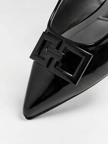 SHUZIA 女士尖头方扣亮面漆皮黑色露跟平底鞋 – 柔软舒适的鞋垫，精致光泽，轻松打造日常造型 - 黑色 - 查看 7