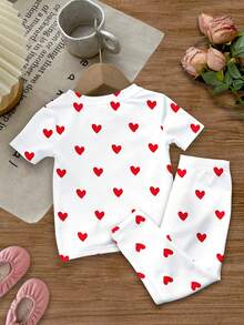 SHEIN Conjunto de pijama infantil feminino com estampa de corações e bolinhas, modelagem justa, gola redonda e calça de manga curta. Ideal para o verão e o outono. Estilo delicado e moderno, perfeito para o dia a dia. Conjunto de duas peças, confortável e aconchegante, ideal para a primavera e o verão. Perfeito para o Dia dos Namorados. - Multicolorido - Ver 3