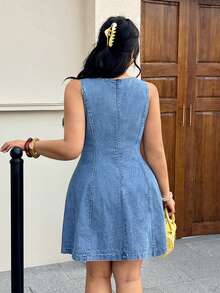GalTyme 大码女式夏季休闲度假日常通勤无袖收腰牛仔连衣裙 - 藍色 - 查看 2