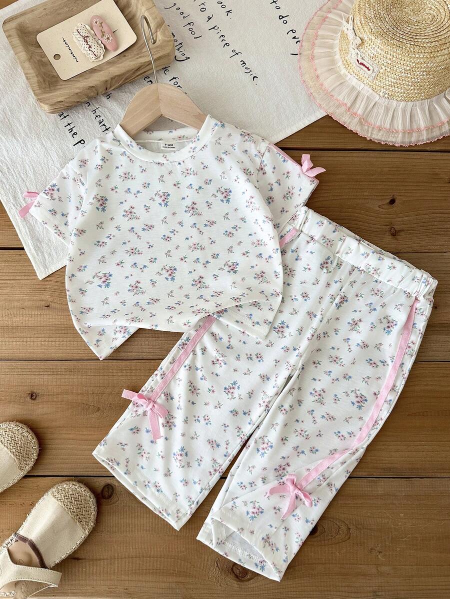 SHEIN 2pcs/Setelan Dua Potong Kasual Musim Panas untuk Bayi Perempuan: Atasan Lengan Pendek Kasual Motif Bunga Patchwork dengan Pita dan Celana Panjang