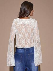 SHEIN BAE 秋冬女士蕾丝性感深V领透视镂空荷叶边长袖上衣，适合圣诞节、万圣节、亡灵节等场合，酒红色蕾丝衬衫，秋冬叠穿女式上衣 - 白色 - 查看 2