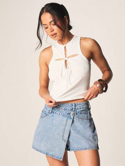MISSGUIDED Quần váy denim cạp cao kiểu quấn với chi tiết vạt trước và khuy cài, thích hợp cho trang phục mùa hè thường ngày.