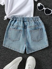 SHEIN 女童牛仔阔腿裤 - 夏季新品！休闲可爱风。正面饰有大号可爱蝴蝶结，时尚又可爱。弹性腰带，穿着舒适。趣味十足、可爱百搭的阔腿裤。简约设计，引领街头潮流。春夏新品。适合度假、休闲活动、音乐节、派对等多种场合。百搭女童牛仔阔腿裤。 - 中等水洗藍 - 查看 2