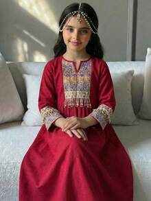 SHEIN Áo Jalabiya hoa cho bé gái tuổi teen, Áo Jalabiya thêu hoa cổ điển thanh lịch, Áo đầm dài tay truyền thống tối giản kiểu Ả Rập cho bé gái tuổi teen, phù hợp cho mùa xuân/hè, Áo đầm dài tay kín đáo thanh lịch, Áo Abaya cầu nguyện, Thoải mái dễ chịu, Trang phục thường ngày, Phong cách nghỉ dưỡng, Áo Kaftan kín đáo, Áo Jalabiya cho bé gái tuổi teen, Áo Jalabiya cho bé gái, Áo đầm đỏ. - Màu Đỏ Sâu - Xem 4