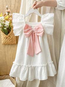 SHEIN Vintaside Kids Đầm ngắn tay ngắn tay bèo nhún, cổ vuông, thêu rỗng, có nơ phía sau, trang trí viền bèo cho bé gái. - Màu be - Xem 3