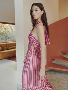 Nöista 这款无袖长款连衣裙采用露背吊带设计，饰有红色、粉色、紫色和橙色的竖条纹。适合春季、夏季、复活节等场合，是女士服装的理想之选。 - 彩色 - 查看 2