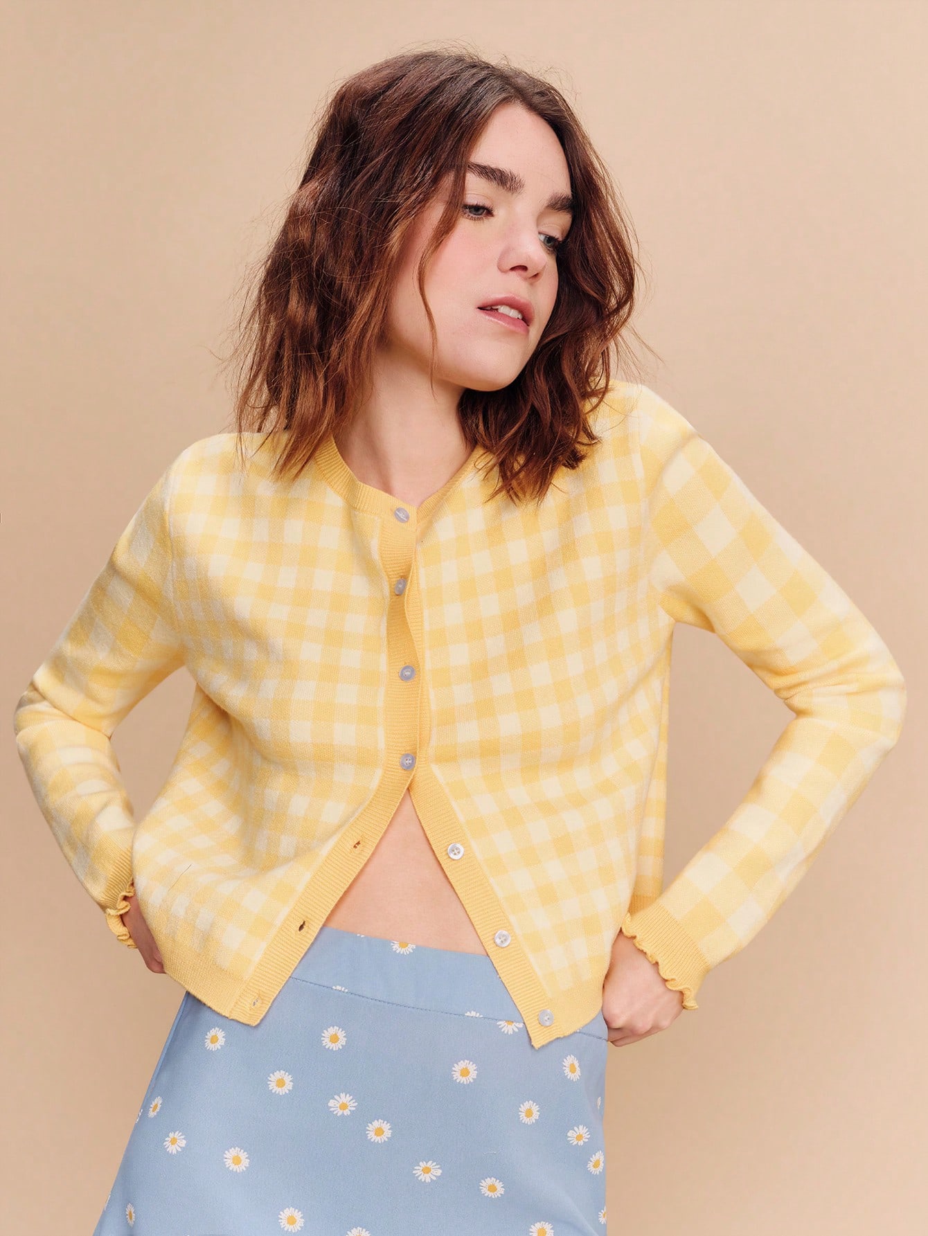 Cardigan Xadrez Amarelo com Botões Azuis, Estilo Francês Primavera Verão, Estilo Parisiense, Cardigan Xadrez Vintage Fofo, Primavera Escritório Saída, Cottage-Core Primavera Piquenique, Mulheres Preppy