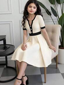 SHEIN Abito elegante per ragazze adolescenti, in maglia color albicocca, con texture jacquard, dettagli a contrasto in vita, bottoni metallici e linea ad A - Albicocca - Visualizzare 4