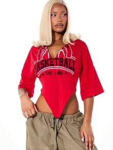 SUMWON WOMEN Langarm Top im Varsity-Stil mit Basketballprint, Perlenbesatz am Ausschnitt und Strass-Details, modisches Statement-Piece für Winter und Herbst - Rot - Übersicht 1
