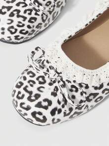 ROMWE Kawaii Women's Fashionable & Sweet Lace Trim Bow Decor Flats For Christmas - beige leopard print - View 5